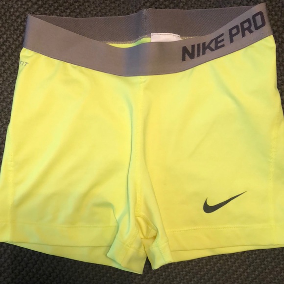 nike pro shorts medium